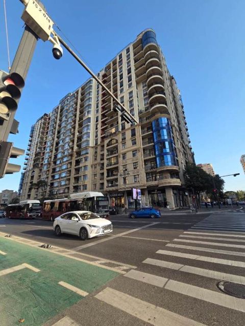 Satılır 5 otaqlı yeni tikili 322 m² — Bakı