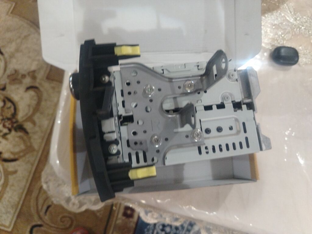 Toyota orijinal zavod maqnitofonu (head unit) Xüsusiyyətlər: - Am/fm — Avtomobil akustikası, Tovuz (2)