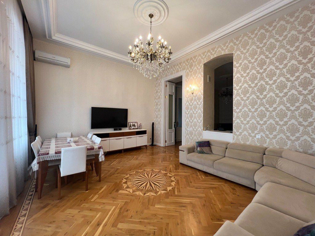 4-otaqlı mənzil kirayə verilir, Səbail r., 200 m² — Mənzil, Bakı (2)