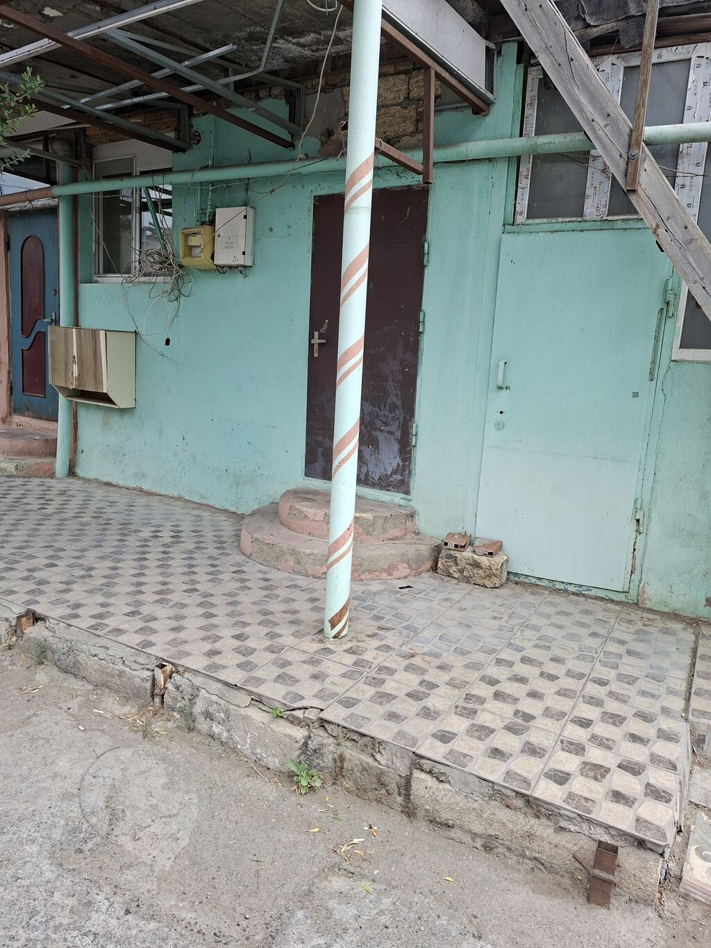 Salam. 1 otaqlı addelni xodla (qapı birbaşa yola açılır) həyət evi — Mənzil, Bakı