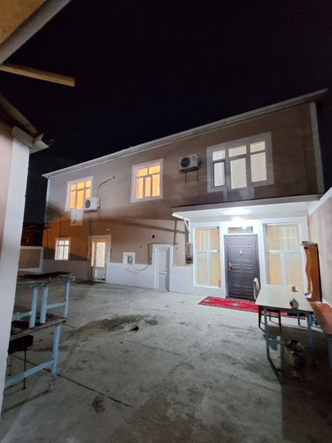 Satılır 11 otaqlı həyət evi/bağ evi 300 m² — Bakı