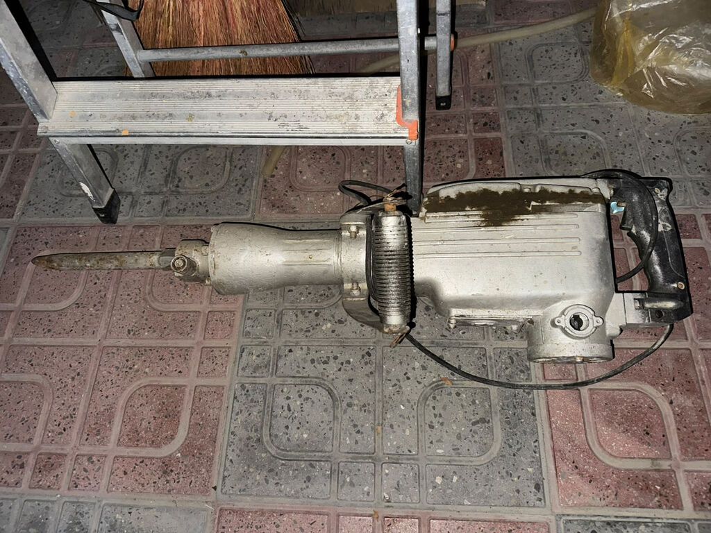 Ağır tip elektrik beton qıran aparat satılır. Xarici görünüşü — Perforatorlar, Bakı (2)