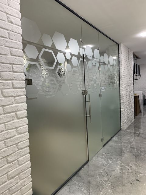 Buzlu vinil vurulması — Reklam, İT, marketinq
