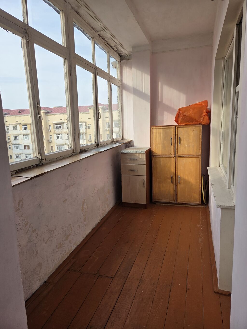 Yalnız xanimlar. Sumqayıt şəhəri .6 cı mik.ev 27. Balkon məscidə — Mənzil, Sumqayıt (4)