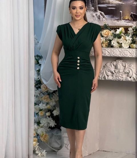 48 razmerdir Tünd yaşıl rəngdə, dizə qədər uzunluqda elegant qadın — Neftçala