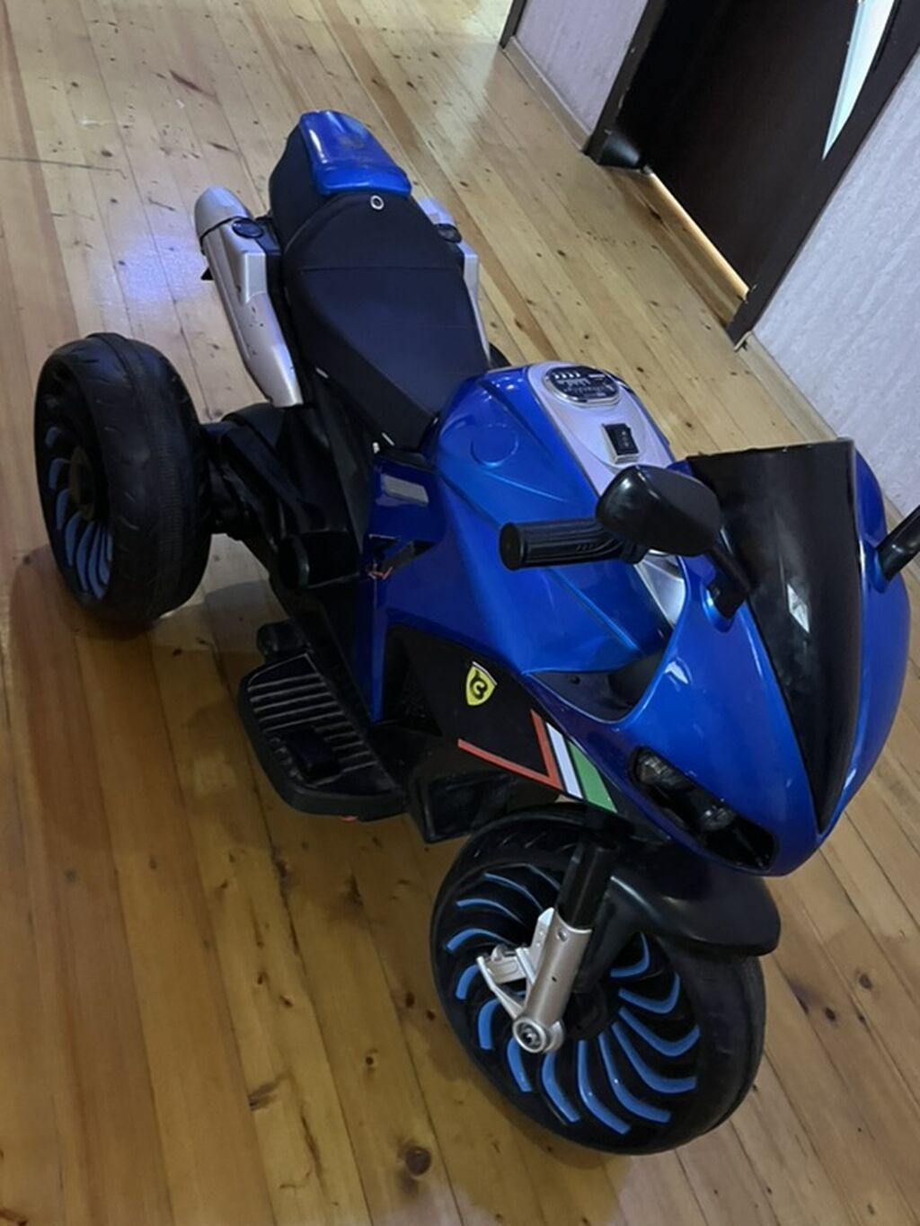 Uşaq üçün elektrikli üçtəkərli motosiklet - 2 ay bundan qabaq daşları — Oyuncaq nəqliyyatı, Beyləqan (3)