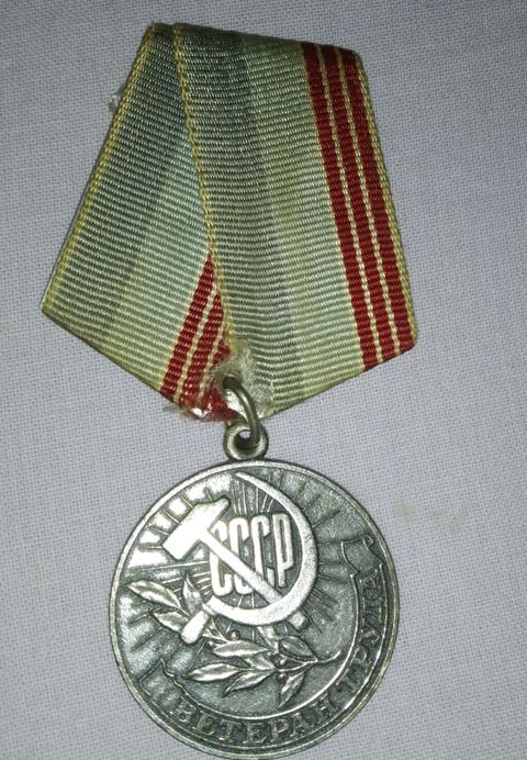 Sovet dövrünə aid kolleksiya medalı və nişanlar dəsti Tərkib: - “Ссср — Bakı