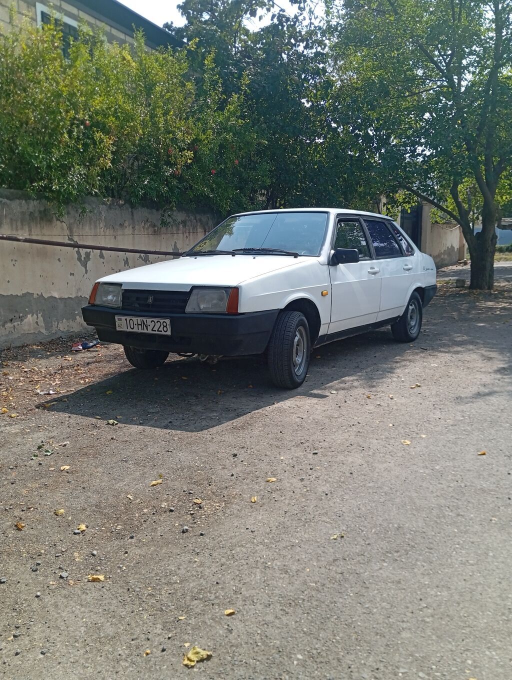 VAZ 21099 “Lada Samara” sedan - Kuzov: 4 qapılı sedan, ağ rəng 10-HN-228 — Avtomobillər, Tərtər (2)