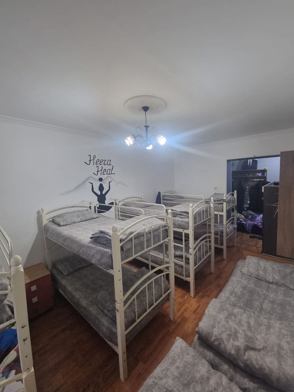 Hostel 1 neferin qalmasi 10 azn.ayliq qalanlara endirim olacaq.elave — Mənzil, Bakı (3)