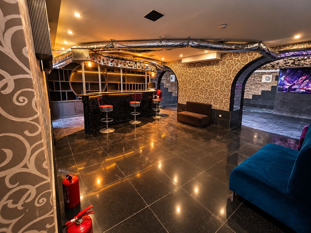 Mərkəzdə — Xəqani küçəsində icarəyə verilir: 101.6 m² kommersiya — Əmlak, Bakı (6)