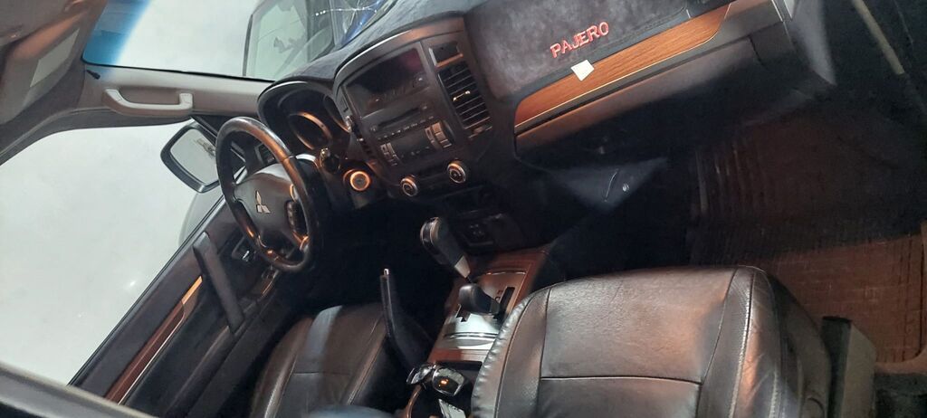 Mitsubishi Pajero (4-cü nəsil) tam ölçülü off-road SUV. Qaraj — Avtomobillər, Bakı (9)