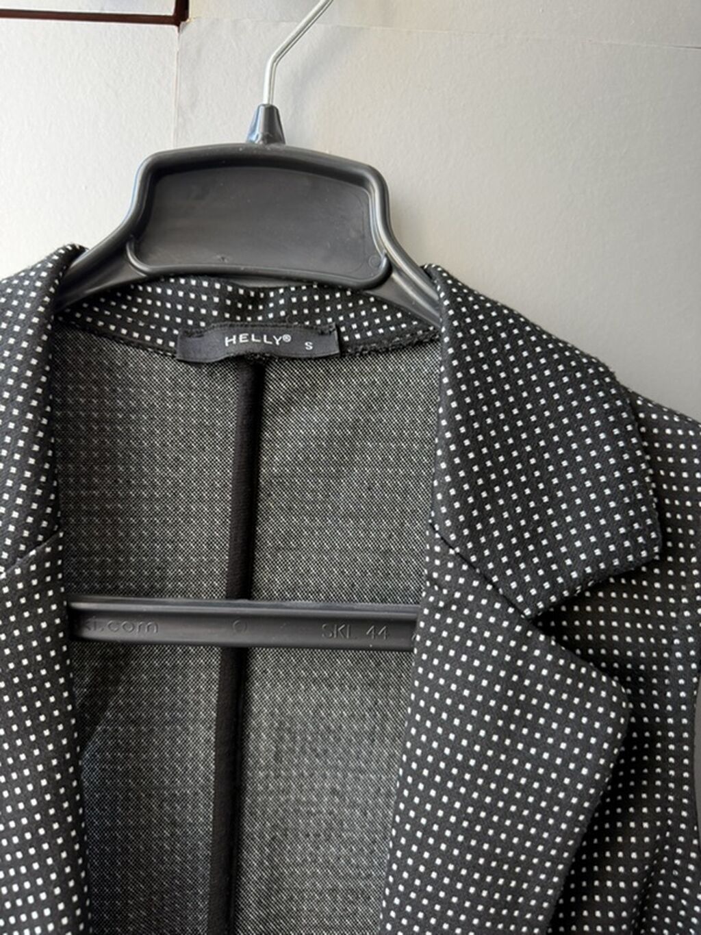 Qadın üst geyimləri – 2 ədəd 1) Ağ qısa jaket - Brend: CM Collection — Coqlar və zaqetlər, Digah (4)