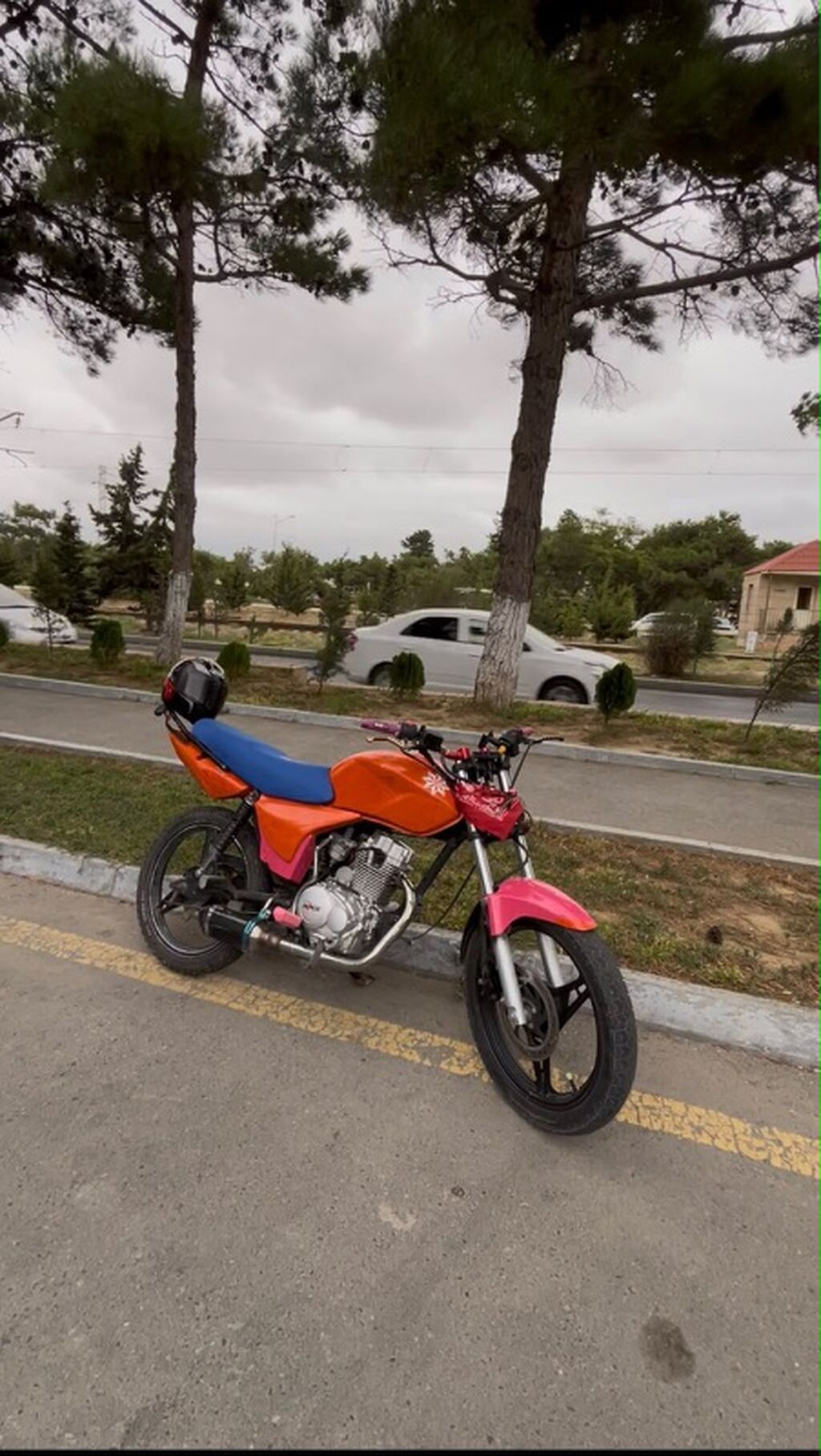 Kafe-reyster üslubunda fərdiləşdirilmiş motosiklet - Sinif: yüngül 27-UX-488 — Motosikletlər, Digah (2)
