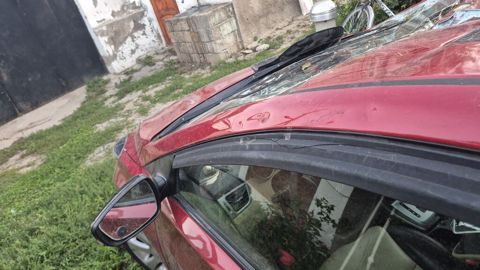 Hyundai Elantra (qırmızı) – ehtiyat hissələri üçün Avtomobildən — Xudat