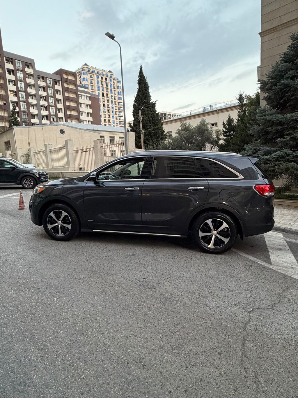 Kia Sorento EX AWD – tünd boz rəngli 5 nəfərlik krossover 77-RJ-166 — Avtomobillər, Bakı (5)