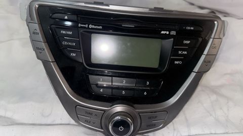 Hyundai Elantra 2012-2013 monitoru CD girişli — Bakı