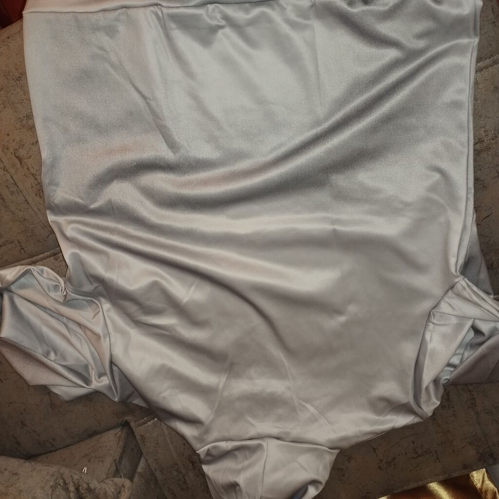 Arirang jaket yep yenidir M razmerdir ikisi bir yerdə 45 azn tək tək — Coqlar və zaqetlər, Bakı (3)