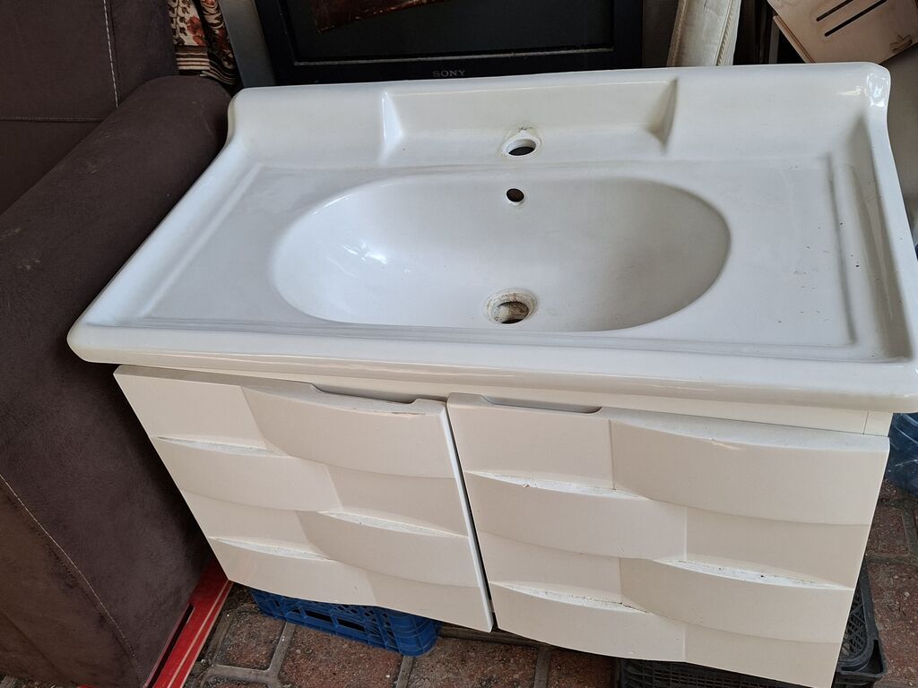 Hamam üçün lavabo və dolab dəsti satilir. Isteyenler elaqe saxlasin — Vanna otağı mobilyası, Bakı (2)