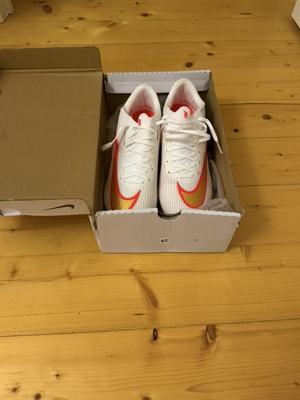 Butslar Nike, Ölçü: 39, Yeni — Top oyunları, Masazır (2)