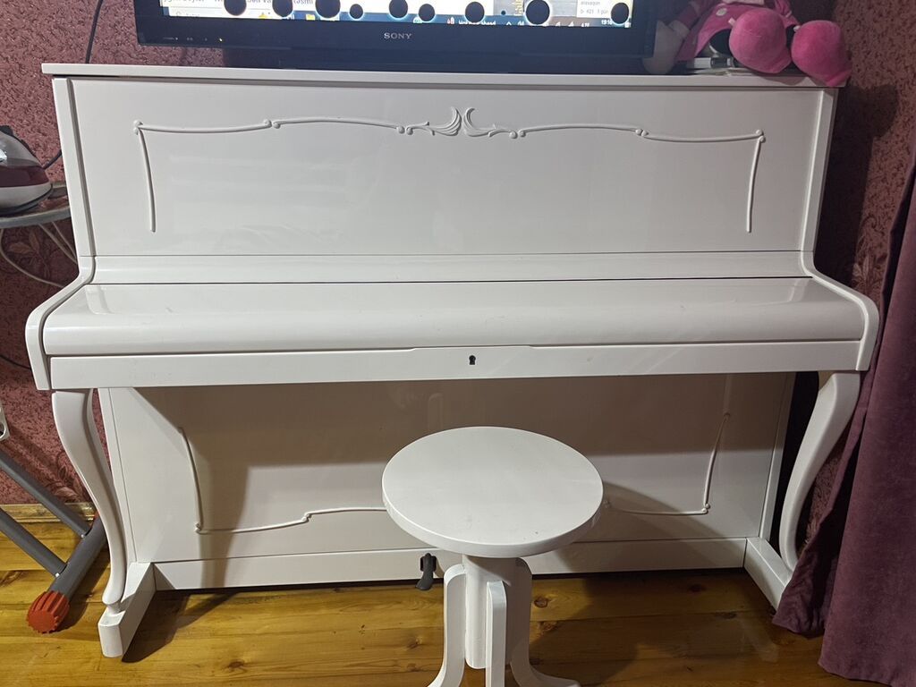 Rönisch upright pianino – klassik dizaynlı, ağ rəngli korpus — Pianino və digər klaviş alətləri, Digah (2)