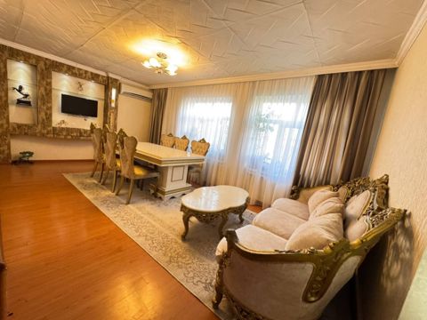 Satılır 4 otaqlı köhnə tikili 100 m² — Bakı
