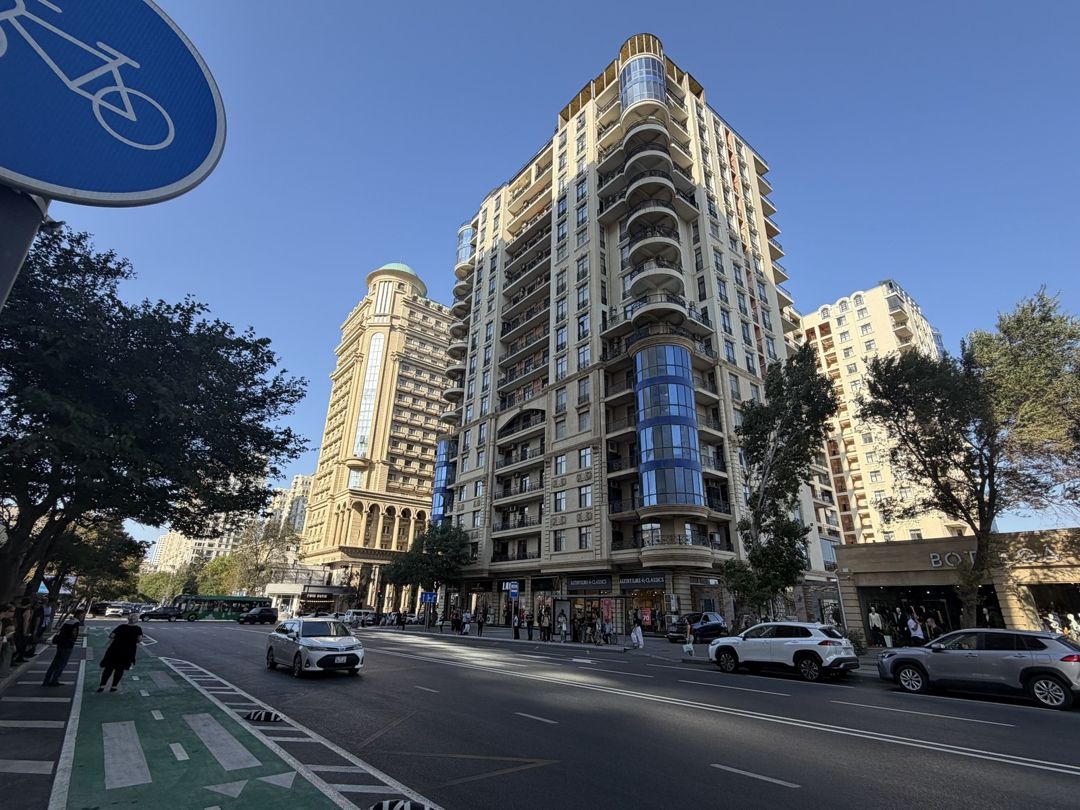 Satılır 4 otaqlı yeni tikili 220 m² — Mənzil, Bakı