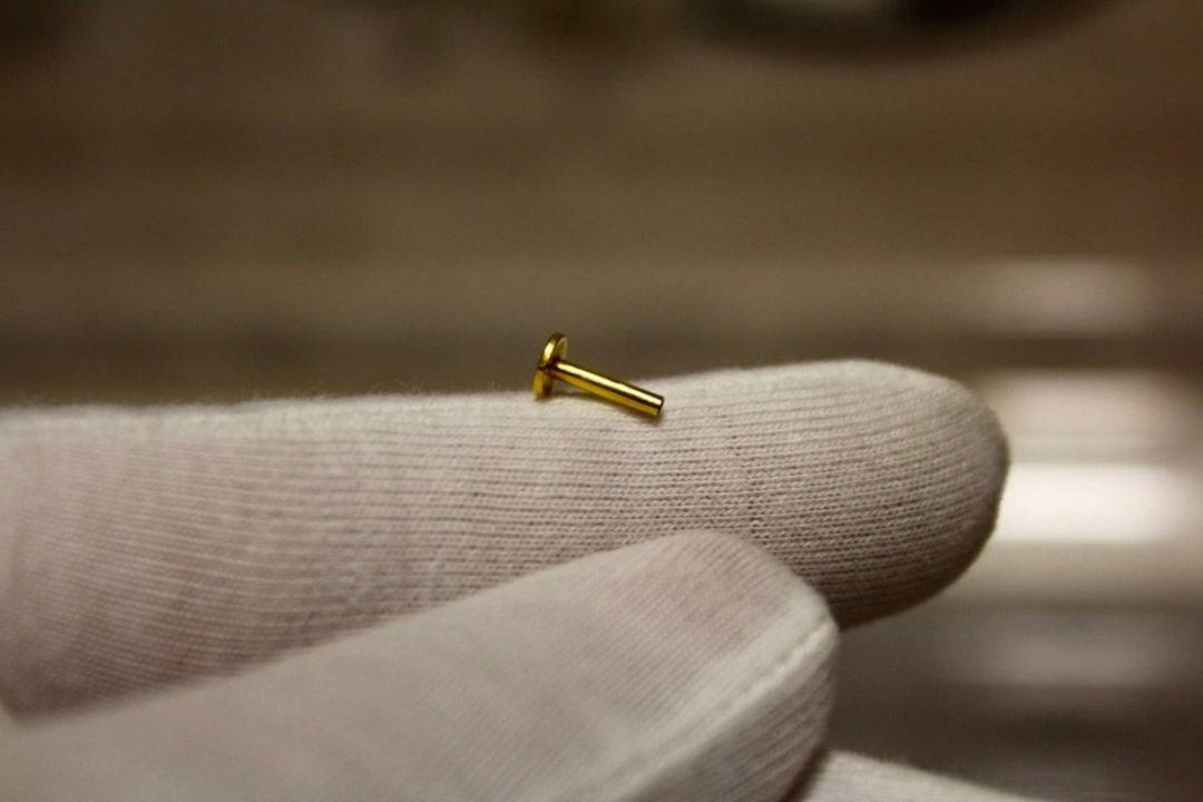 Qadın sırğaları 750 əyarlı qızıl, mikro-labret, 0.72 qram, 8 mm - Sırğa_ES_G_0875 — Mallar, Bakı (2)