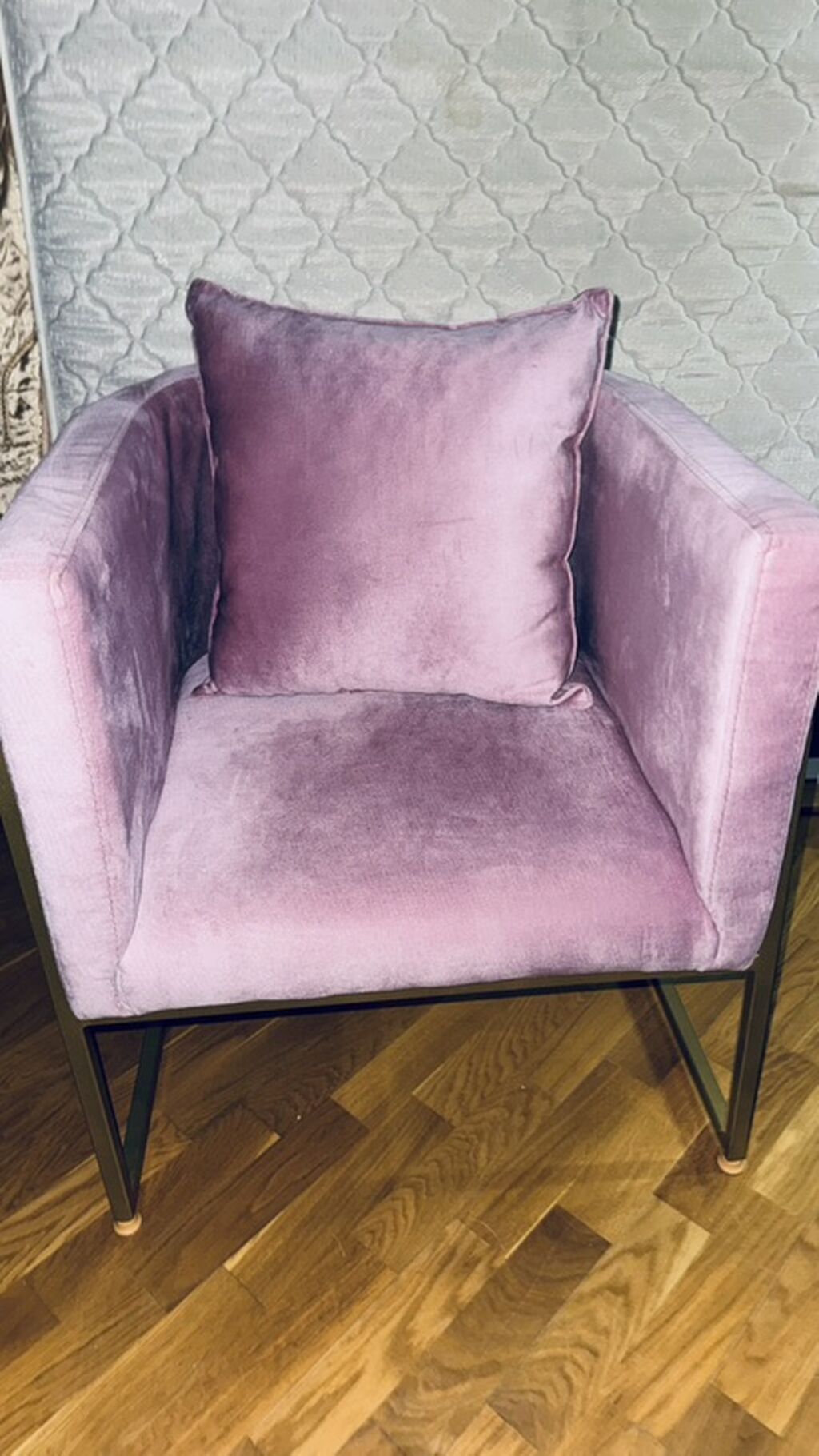 Velvet parça ilə örtülmüş, pudra/çəhrayı tonlarında zərif kreslo — Kreslolar, Bakı (2)