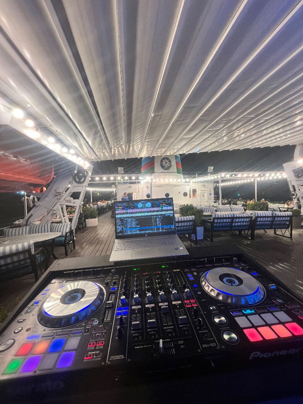 Pioneer DJ DDJ‑SZ2 DJ kontroleri satılır. Əsas xüsusiyyətlər: - 4 — Studiya və konsert üçün, Bakı (6)