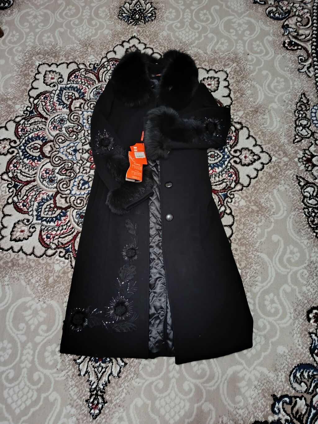 Qadın palto – qara rəng - Uzun model, düyməli bağlanma - Zəngin tüklü — Palto, Bakı (2)