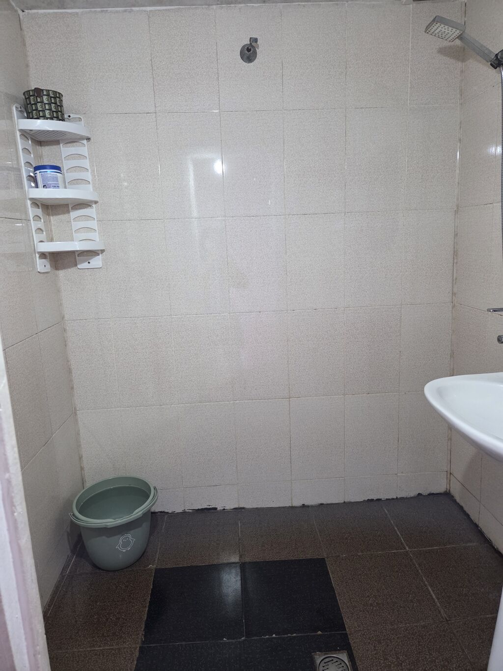 Yalnız xanimlar. Sumqayıt şəhəri .6 cı mik.ev 27. Balkon məscidə — Mənzil, Sumqayıt (6)
