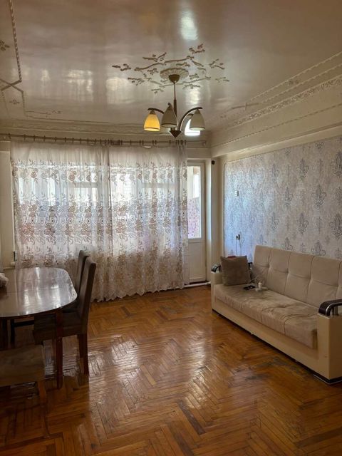 İcarəyə verilir 3 otaqlı köhnə tikili 85 m² — Bakı
