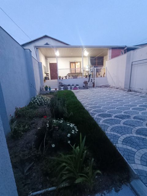 Satılır 3 otaqlı həyət evi/bağ evi 130 m² — Bakı