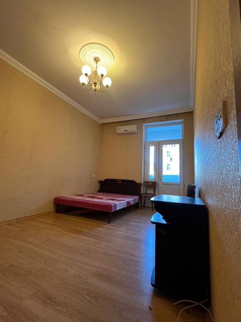 Satılır 1 otaqlı köhnə tikili 40 m² — Bakı