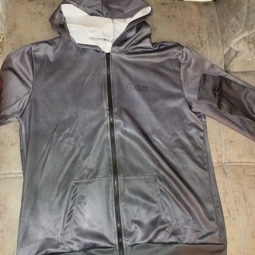 Arirang jaket yep yenidir M razmerdir ikisi bir yerdə 45 azn tək tək — Coqlar və zaqetlər, Bakı (2)