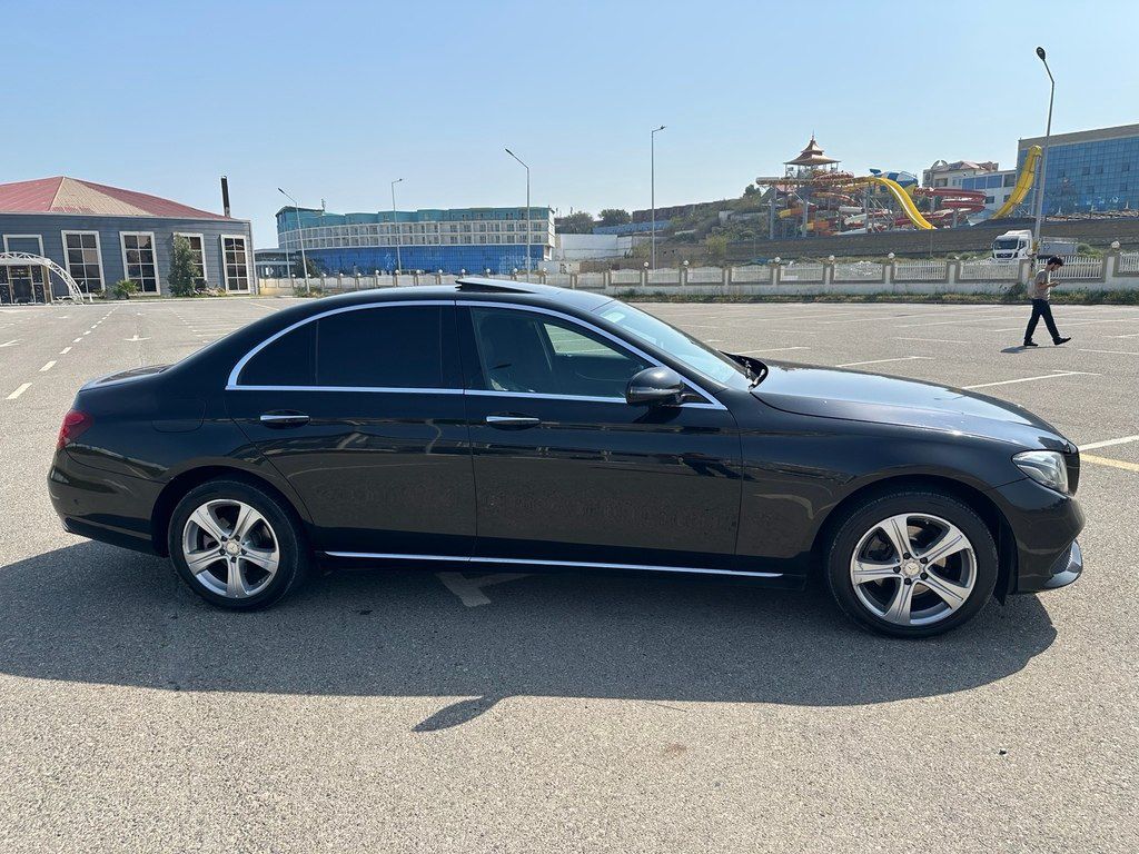 Mercedes E 220 d 4MATIC, 2.1 L, 2017 il, 295 000 km — Avtomobillər, Bakı (4)