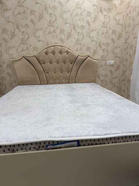 Yataq otağı dəsti Tərkib: - Geniş ikinəfərlik çarpayı: yumşaq başlıq — Xırdalan