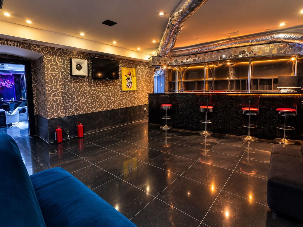 Mərkəzdə — Xəqani küçəsində icarəyə verilir: 101.6 m² kommersiya — Əmlak, Bakı (3)