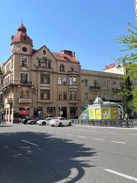 Satılır 4 otaqlı köhnə tikili 102 m² — Bakı
