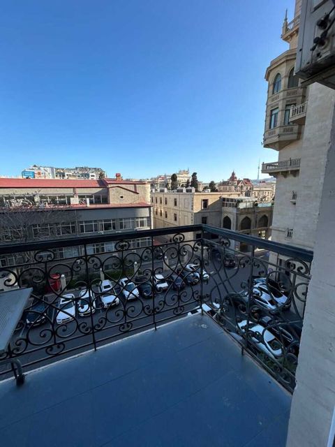 Satılır 3 otaqlı köhnə tikili 72 m² — Bakı