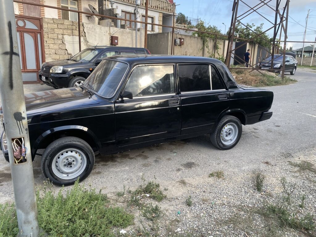 VAZ 2107, qara rəng, sedan kuzov. Texniki xüsusiyyətlər: - Benzin 77-GX-217 — Avtomobillər, Bakı (6)