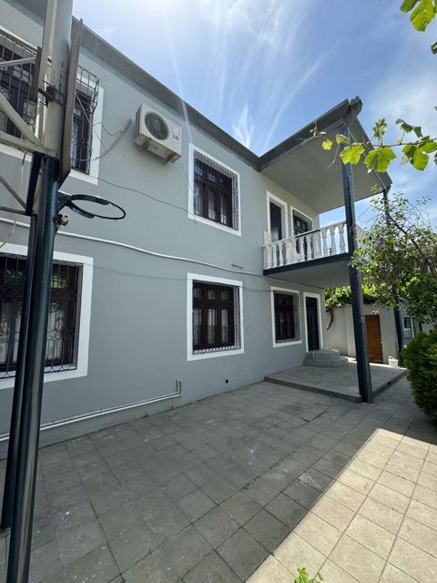 İcarəyə verilir 9 otaqlı həyət evi/bağ evi 300 m² — Bakı