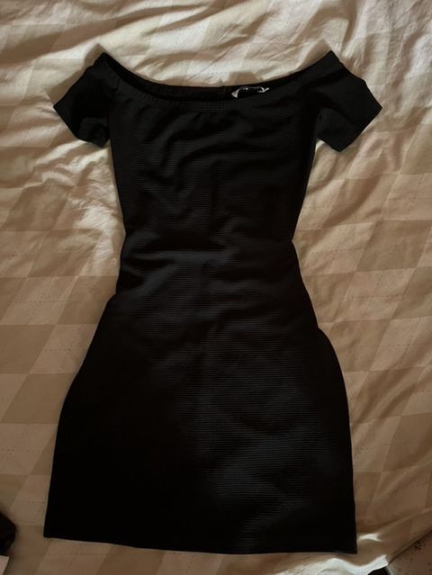 Qara rəngli qısa paltar Midi - Model: of-shoulder (açıq çiyin), qısa — Bakı