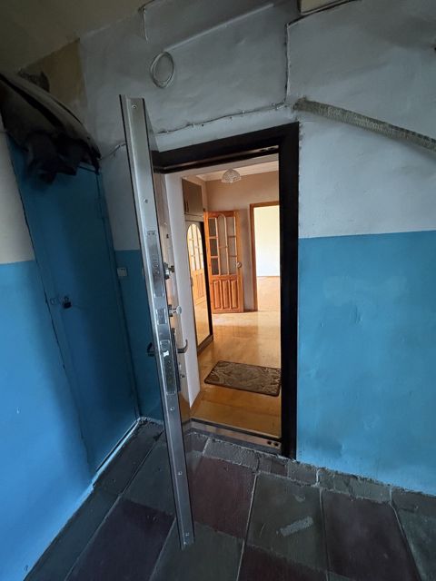 Satılır 3 otaqlı köhnə tikili 75 m² — Bakı