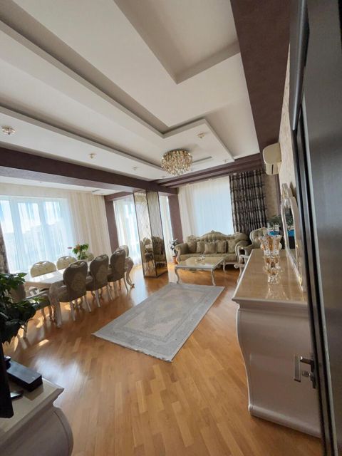 Satılır 3 otaqlı yeni tikili 135 m² — Bakı