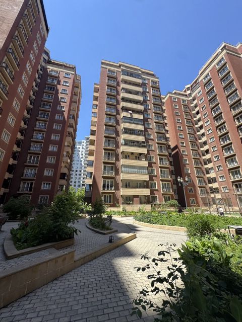 Satılır 4 otaqlı yeni tikili 250 m² — Bakı