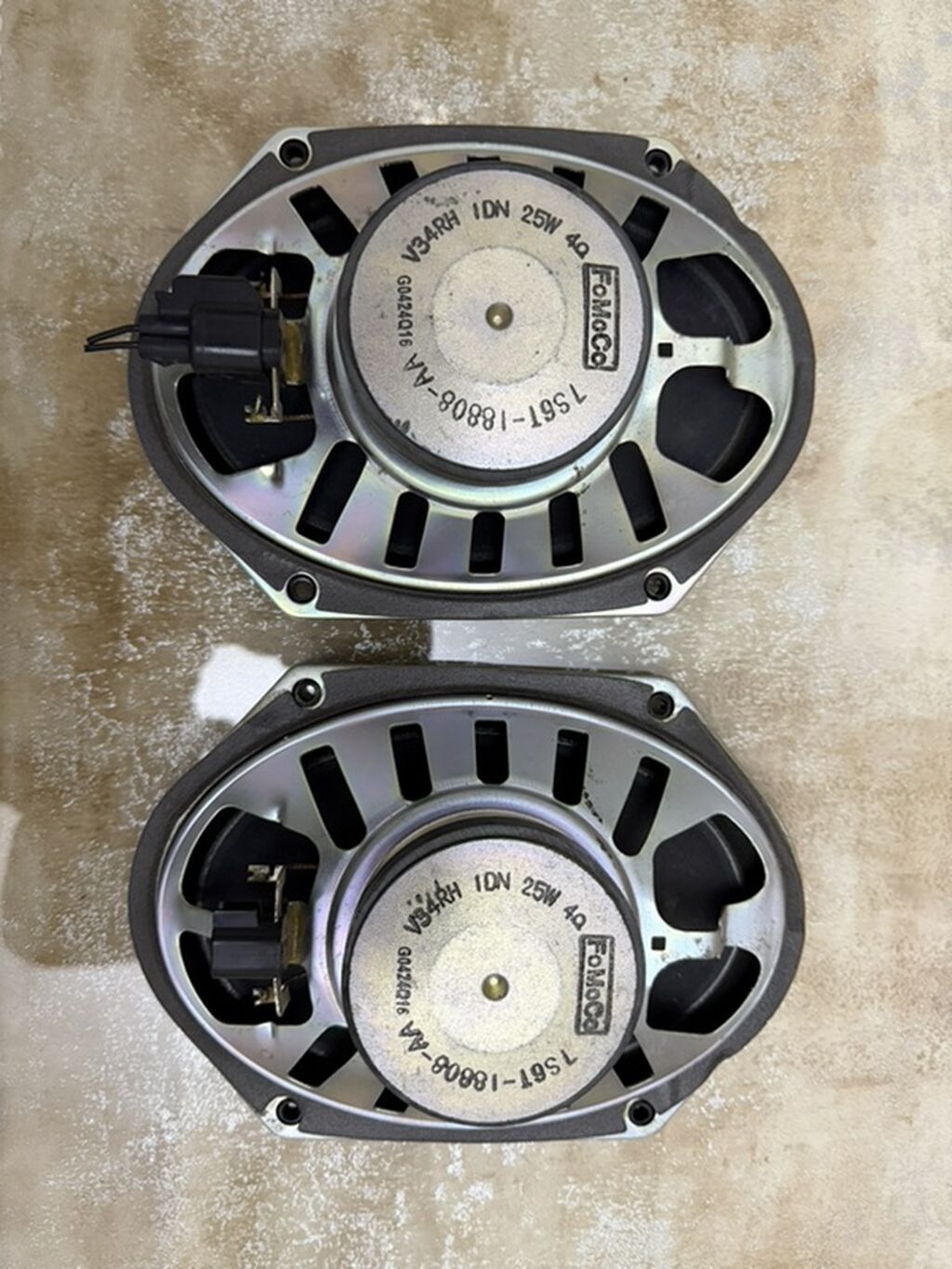 Ford tranzit 2010 un sağ sol zavod kalonkalari ideal veziyyetde cütü — Avtomobil akustikası, Bakı (2)