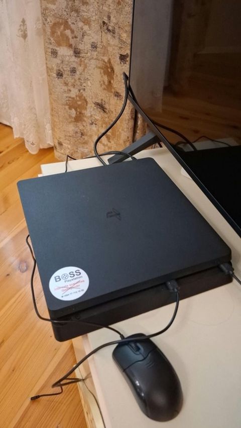 PlayStation 4 Slim oyun konsolu paketi - Model: PS4 Slim (qara rəng) — Xırdalan