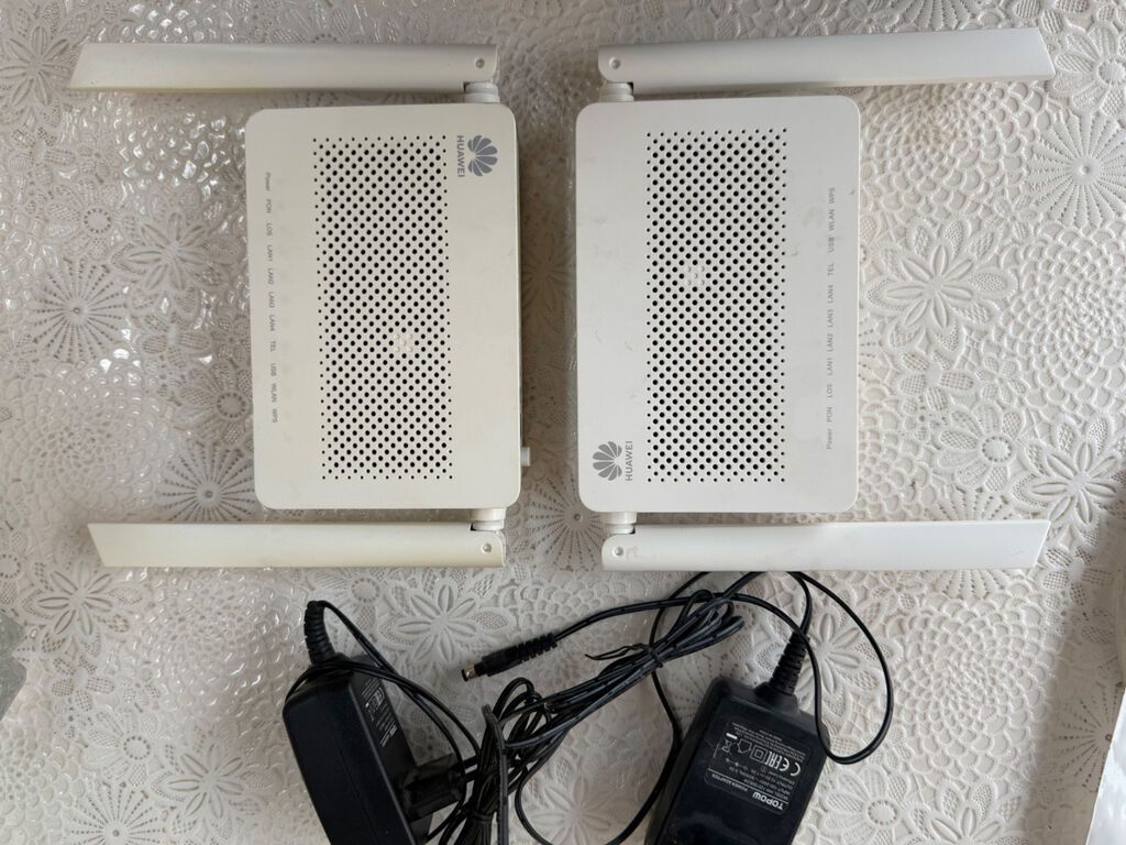 Huawei Wi‑Fi router/ONT qurğuları Xüsusiyyətlər: - Brend: Huawei — Şəbəkə və server avadanlığı, Gəncə