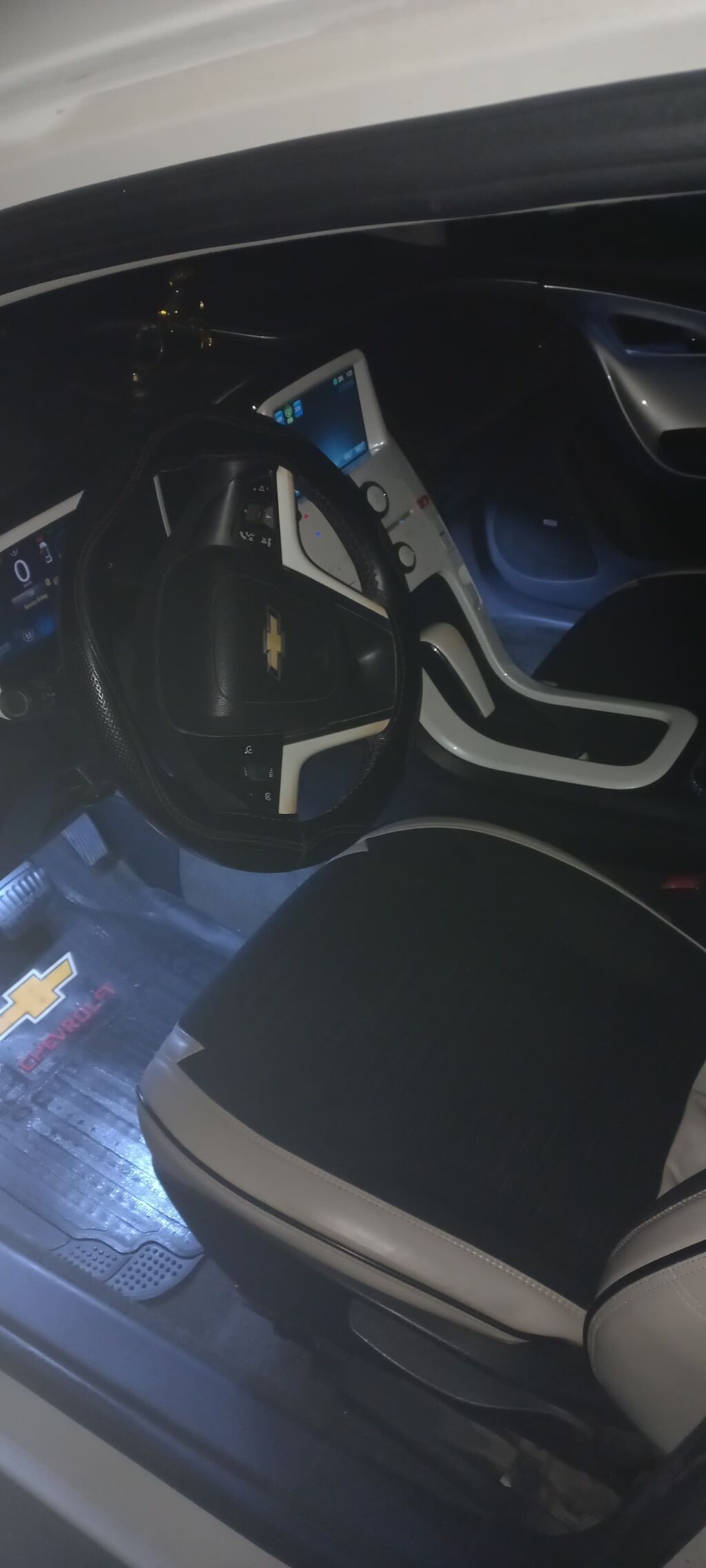 Chevrolet Volt – plug-in hibrid liftbek - Kuzov: 5 qapılı liftbek, ağ — Avtomobillər, Gəncə (10)